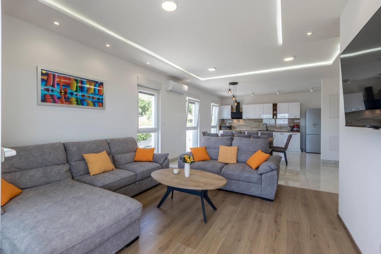 Luxury Villa La Nonna Ana - Heated Pool, Sea View, Near Split Kaštela Екстериор снимка