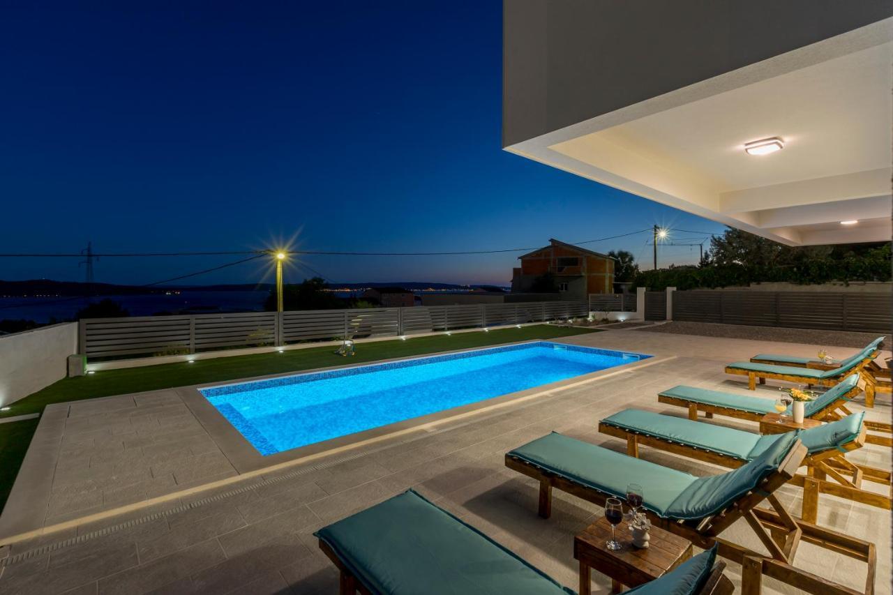 Luxury Villa La Nonna Ana - Heated Pool, Sea View, Near Split Kaštela Екстериор снимка