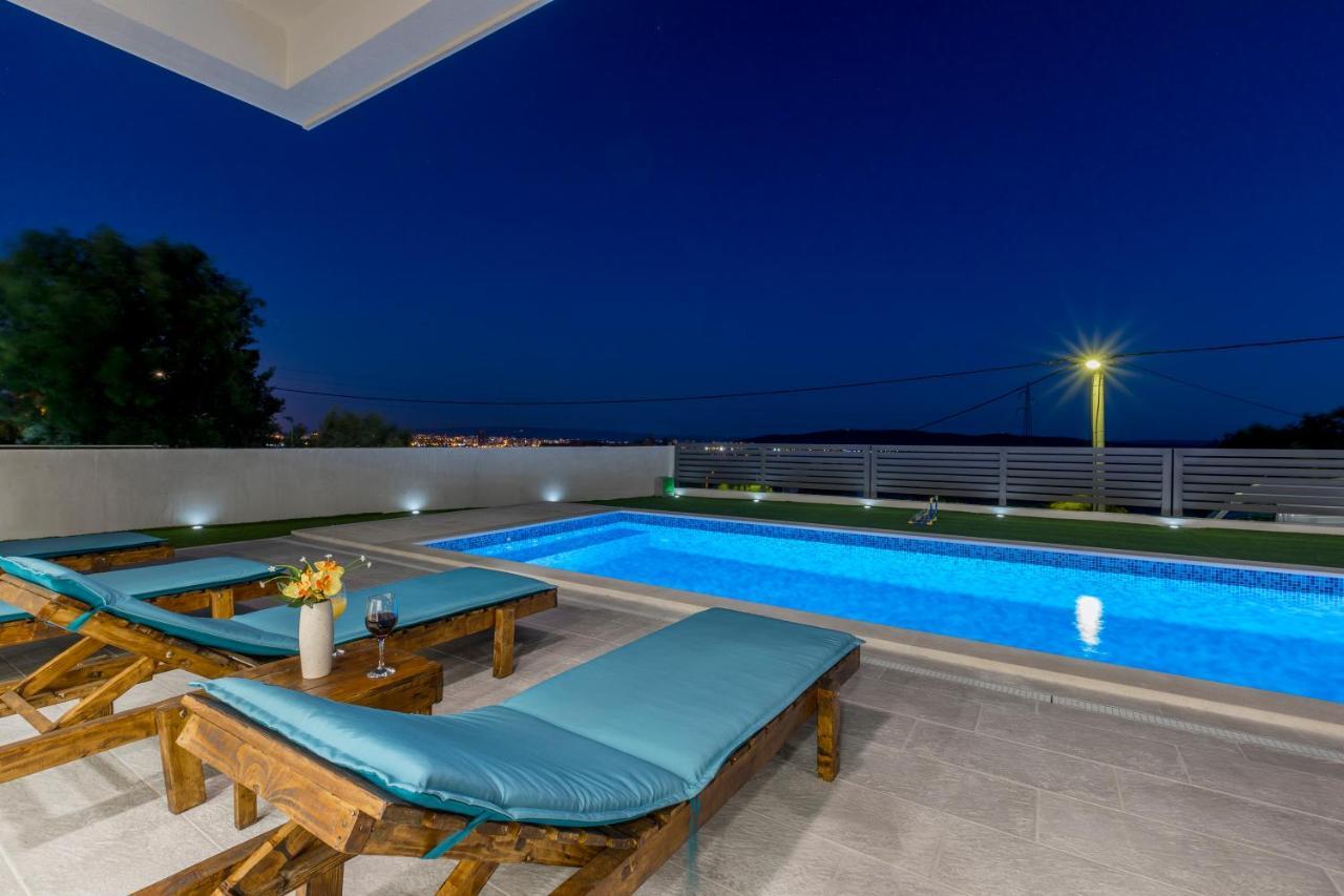 Luxury Villa La Nonna Ana - Heated Pool, Sea View, Near Split Kaštela Екстериор снимка