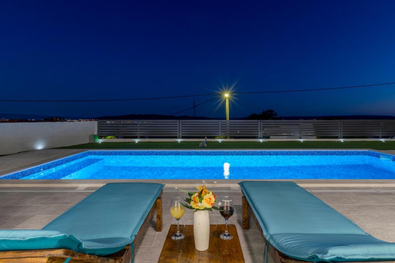 Luxury Villa La Nonna Ana - Heated Pool, Sea View, Near Split Kaštela Екстериор снимка
